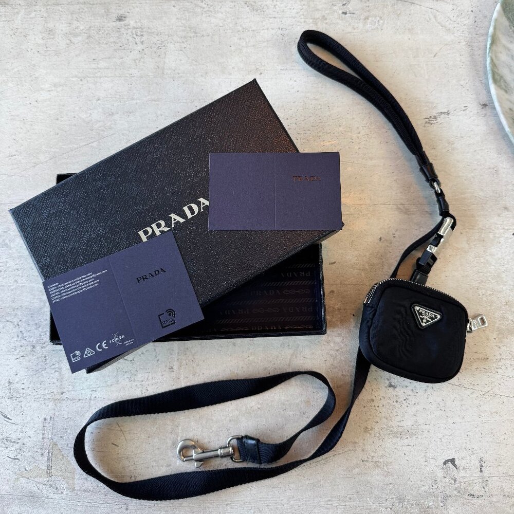 Prada Re-Nylon Dog Leash – This Season’s Must-Have 🖤🐾 (w/ box & authenticity)